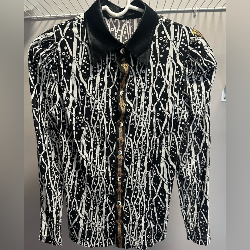 NO BRAND SHOWN guesstimate size as S, Black and White Patterned Button-Up Shirt